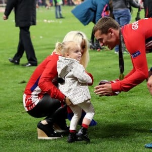 Antoine Griezmann, sa femme Erika Choperena et leur fille Mia après la finale de la Ligue Europa, l'Olympique de Marseille contre l'Atlético de Madrid au stade Groupama à Decines-Charpieu banlieue de Lyon, France, le 16 mai 2018. L'Atlético de Madrid a gagné 3-0. © Cyril Moreau/Bestimage