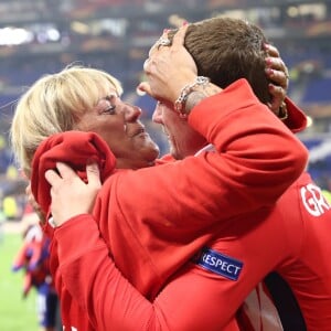 Antoine Griezmann et sa mère Isabelle après la finale de la Ligue Europa, l'Olympique de Marseille contre l'Atlético de Madrid au stade Groupama à Decines-Charpieu banlieue de Lyon, France, le 16 mai 2018. L'Atlético de Madrid a gagné 3-0. © Cyril Moreau/Bestimage