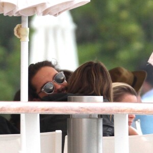 Heidi Klum et son compagnon Tom Kaulitz se câlinent et s'embrassent lors d'un déjeuner en amoureux au restaurant de l'hôtel du Cap-Eden-Roc à Antibes lors du 71ème Festival International du Film de Cannes , le 16 mai 2018.