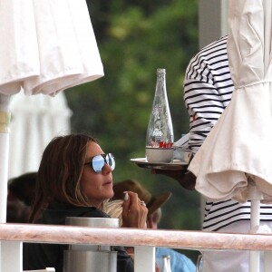 Heidi Klum et son compagnon Tom Kaulitz se câlinent et s'embrassent lors d'un déjeuner en amoureux au restaurant de l'hôtel du Cap-Eden-Roc à Antibes lors du 71ème Festival International du Film de Cannes , le 16 mai 2018.