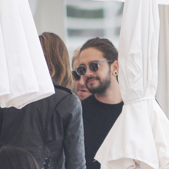 Heidi Klum et son compagnon Tom Kaulitz se câlinent et s'embrassent lors d'un déjeuner en amoureux au restaurant de l'hôtel du Cap-Eden-Roc à Antibes lors du 71ème Festival International du Film de Cannes , le 16 mai 2018.