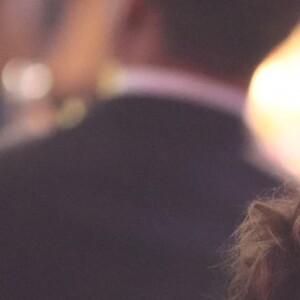 Heidi Klum et son compagnon Tom Kaulitz s'embrassent tendrement lors de la vente aux enchères de la soirée amfAR Gala Cannes 2018 à l'hôtel du Cap-Eden-Roc, pendant le 71ème Festival International du Film de Cannes, à Antibes, France, le 17 mai 2018. © Cyril Moreau/Bestimage
