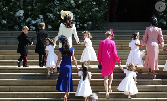 Kate Middleton, duchesse de Cambridge, accompagne la princesse Charlotte de Cambridge, le prince George de Cambridge et les autres flowergirls et pageboys pour la cérémonie de mariage du prince Harry et de Meghan Markle en la chapelle St George au château de Windsor, Royaume Uni, le 19 mai 2018.