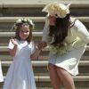 Kate Middleton, la duchesse de Cambridge, et sa fille, le princesse Charlotte, arrivent à la chapelle St George au château de Windsor pour le mariage du prince Harry et de Meghan Markle, le 19 mai 2018.
