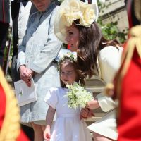 Kate Middleton : Très chic avec George et Charlotte pour leur 1er mariage royal