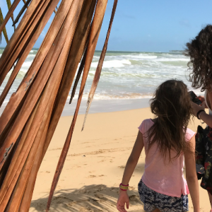 Deva et Léonie, les filles de Vincent Cassel et Monica Bellucci, en février 2018.