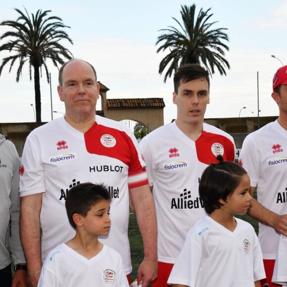 Le prince Albert II de Monaco, Louis Ducruet et Nico Rosberg - Traditionnel match de football caritatif opposant l'A.S. Star Team for Children à l'Association Mondiale des Pilotes de F1 au stade Lucien Rhein à Menton, le 22 mai 2018. L'équipe du prince A. II de Monaco a remporté la rencontre par 2 buts à 1. © Bruno Bebert/Bestimage