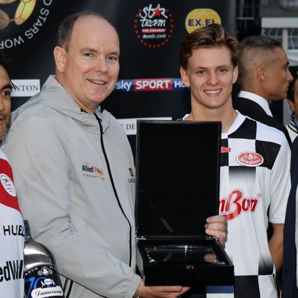 Le prince Albert II de Monaco et Mick Schumacher - Traditionnel match de football caritatif opposant l'A.S. Star Team for Children à l'Association Mondiale des Pilotes de F1 au stade Lucien Rhein à Menton, le 22 mai 2018. L'équipe du prince A. II de Monaco a remporté la rencontre par 2 buts à 1. © Bruno Bebert/Bestimage