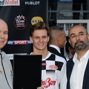 Le prince Albert II de Monaco et Mick Schumacher - Traditionnel match de football caritatif opposant l'A.S. Star Team for Children à l'Association Mondiale des Pilotes de F1 au stade Lucien Rhein à Menton, le 22 mai 2018. L'équipe du prince A. II de Monaco a remporté la rencontre par 2 buts à 1. © Bruno Bebert/Bestimage