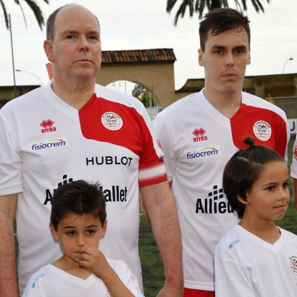 Le prince Albert II de Monaco et Louis Ducruet - Traditionnel match de football caritatif opposant l'A.S. Star Team for Children à l'Association Mondiale des Pilotes de F1 au stade Lucien Rhein à Menton, le 22 mai 2018. L'équipe du prince A. II de Monaco a remporté la rencontre par 2 buts à 1. © Bruno Bebert/Bestimage