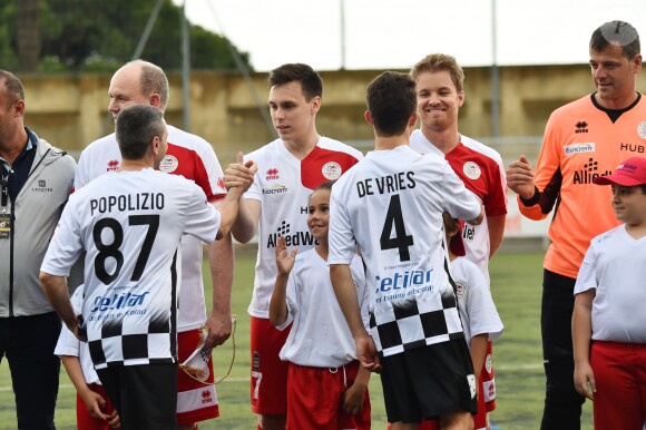 Le prince Albert II de Monaco, Louis Ducruet et Nico Rosberg - Traditionnel match de football caritatif opposant l'A.S. Star Team for Children à l'Association Mondiale des Pilotes de F1 au stade Lucien Rhein à Menton, le 22 mai 2018. L'équipe du prince A. II de Monaco a remporté la rencontre par 2 buts à 1. © Bruno Bebert/Bestimage