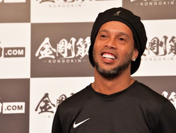 Le footballeur Ronaldinho en promotion pour la marque de complément nutritionnel "Kongokin" à l'hôtel Grand Hyatt à Tokyo. Le 28 mars 2018.