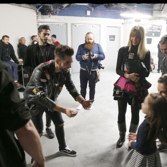 Exclusif - Nikos Aliagas, sa compagne Tina Grigoriou et leur fille Agathe en compagnie de Kendji Girac - Nikos Aliagas en famille dans les backstage du dernier concert de la tournée "Ensemble" de Kendji Girac à l'AccorHotels Arena (POPB Bercy) à Paris. Le 10 mars 2017 © Alain Guizard / Bestimage