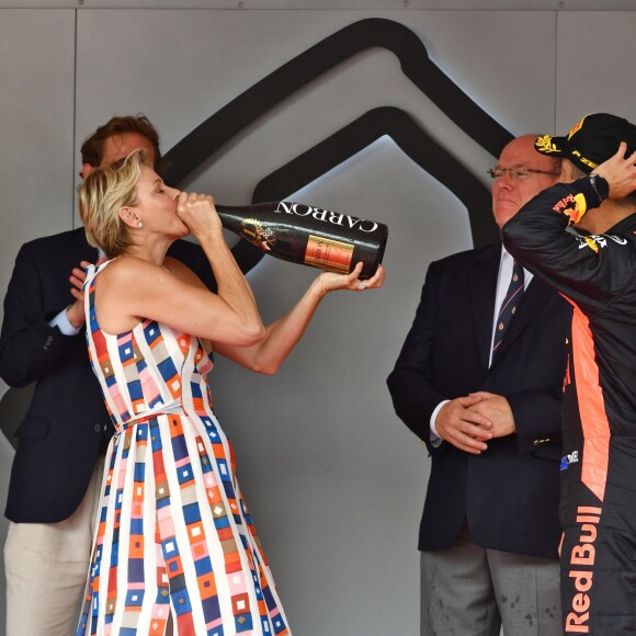 Andrea Casiraghi, la princesse Charlene de Monaco, le prince Albert II de Monaco, Pierre Casiraghi félicitent le trio de tête du 76e Gran Prix de Formule 1 de Monaco remporté par Daniel Ricciardo suivi de Sebastian Vettel et Lewis Hamilton, le 27 mai 2018. © Bruno Bebert/Bestimage
