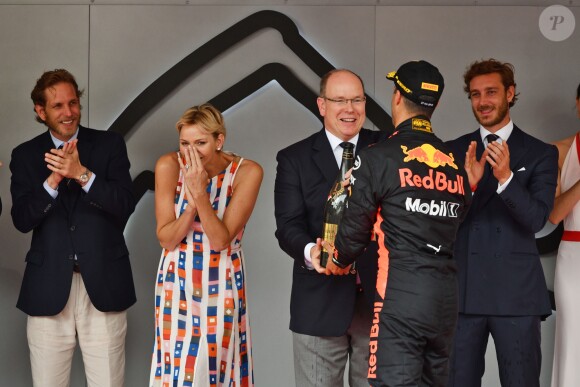 Andrea Casiraghi, la princesse Charlene de Monaco, le prince Albert II de Monaco, Pierre Casiraghi félicitent le trio de tête du 76e Gran Prix de Formule 1 de Monaco remporté par Daniel Ricciardo suivi de Sebastian Vettel et Lewis Hamilton, le 27 mai 2018. © Bruno Bebert/Bestimage