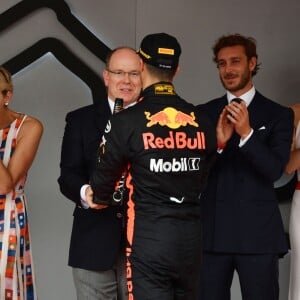 Andrea Casiraghi, la princesse Charlene de Monaco, le prince Albert II de Monaco, Pierre Casiraghi félicitent le trio de tête du 76e Gran Prix de Formule 1 de Monaco remporté par Daniel Ricciardo suivi de Sebastian Vettel et Lewis Hamilton, le 27 mai 2018. © Bruno Bebert/Bestimage