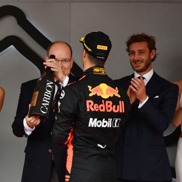 Andrea Casiraghi, la princesse Charlene de Monaco, le prince Albert II de Monaco, Pierre Casiraghi félicitent le trio de tête du 76e Gran Prix de Formule 1 de Monaco remporté par Daniel Ricciardo suivi de Sebastian Vettel et Lewis Hamilton, le 27 mai 2018. © Bruno Bebert/Bestimage