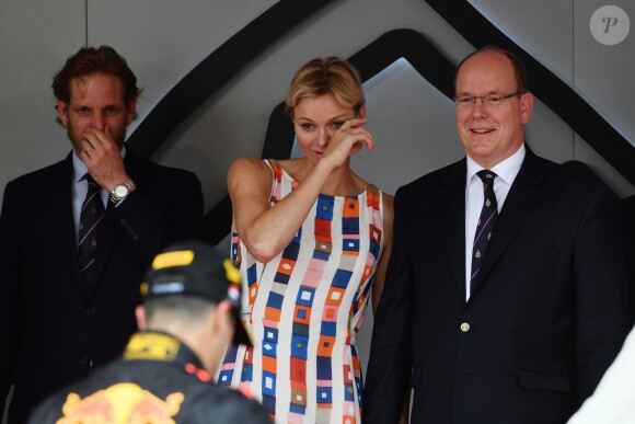 Andrea Casiraghi, la princesse Charlene de Monaco, le prince Albert II de Monaco, Pierre Casiraghi félicitent le trio de tête du 76e Gran Prix de Formule 1 de Monaco remporté par Daniel Ricciardo suivi de Sebastian Vettel et Lewis Hamilton, le 27 mai 2018. © Bruno Bebert/Bestimage