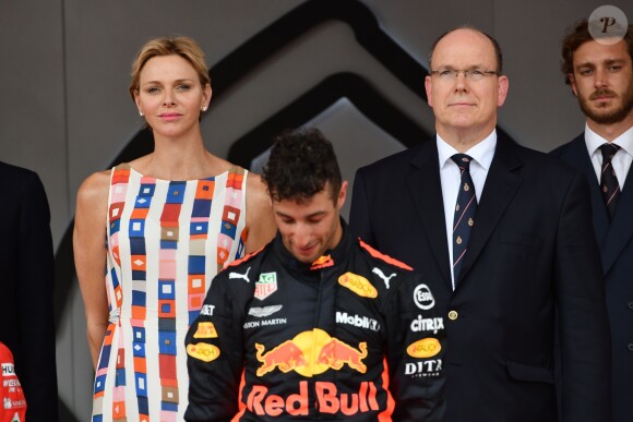 Andrea Casiraghi, la princesse Charlene de Monaco, le prince Albert II de Monaco, Pierre Casiraghi félicitent le trio de tête du 76e Gran Prix de Formule 1 de Monaco remporté par Daniel Ricciardo suivi de Sebastian Vettel et Lewis Hamilton, le 27 mai 2018. © Bruno Bebert/Bestimage