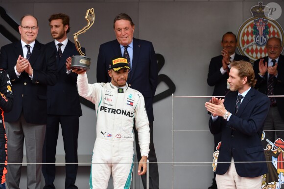 Andrea Casiraghi, la princesse Charlene de Monaco, le prince Albert II de Monaco, Pierre Casiraghi félicitent le trio de tête du 76e Gran Prix de Formule 1 de Monaco remporté par Daniel Ricciardo suivi de Sebastian Vettel et Lewis Hamilton, le 27 mai 2018. © Bruno Bebert/Bestimage