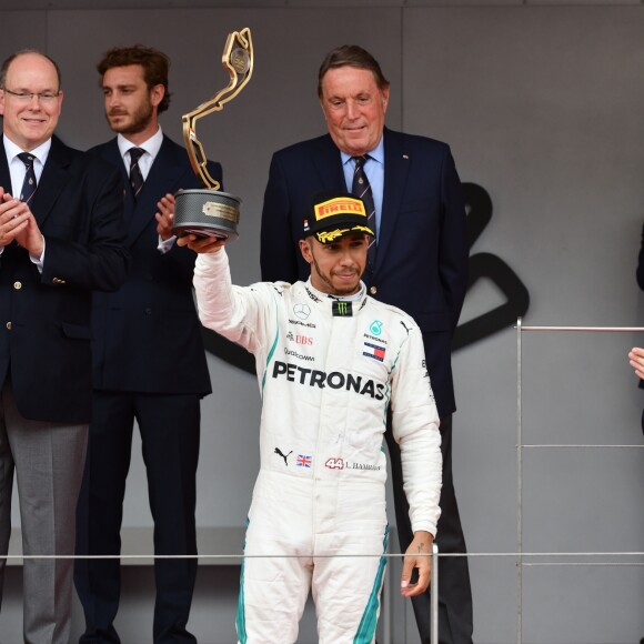 Andrea Casiraghi, la princesse Charlene de Monaco, le prince Albert II de Monaco, Pierre Casiraghi félicitent le trio de tête du 76e Gran Prix de Formule 1 de Monaco remporté par Daniel Ricciardo suivi de Sebastian Vettel et Lewis Hamilton, le 27 mai 2018. © Bruno Bebert/Bestimage