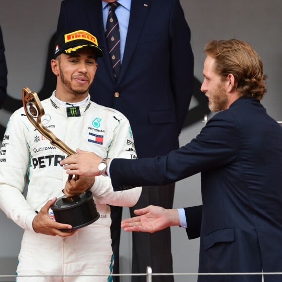 Andrea Casiraghi, la princesse Charlene de Monaco, le prince Albert II de Monaco, Pierre Casiraghi félicitent le trio de tête du 76e Gran Prix de Formule 1 de Monaco remporté par Daniel Ricciardo suivi de Sebastian Vettel et Lewis Hamilton, le 27 mai 2018. © Bruno Bebert/Bestimage