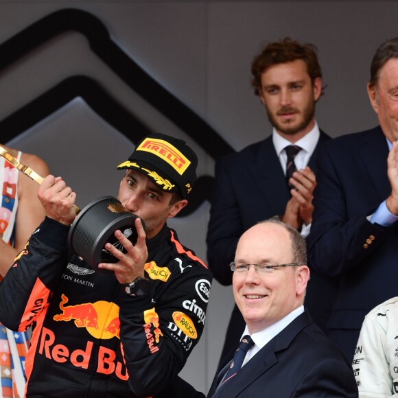 Andrea Casiraghi, la princesse Charlene de Monaco, le prince Albert II de Monaco, Pierre Casiraghi félicitent le trio de tête du 76e Gran Prix de Formule 1 de Monaco remporté par Daniel Ricciardo suivi de Sebastian Vettel et Lewis Hamilton, le 27 mai 2018. © Bruno Bebert/Bestimage