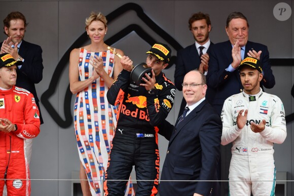 Andrea Casiraghi, la princesse Charlene de Monaco, le prince Albert II de Monaco, Pierre Casiraghi félicitent le trio de tête du 76e Gran Prix de Formule 1 de Monaco remporté par Daniel Ricciardo suivi de Sebastian Vettel et Lewis Hamilton, le 27 mai 2018. © Bruno Bebert/Bestimage