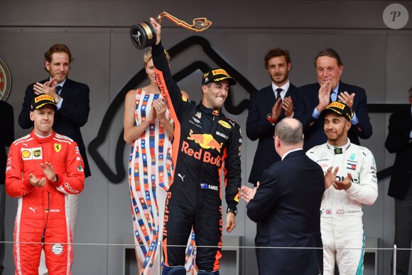 Andrea Casiraghi, la princesse Charlene de Monaco, le prince Albert II de Monaco, Pierre Casiraghi félicitent le trio de tête du 76e Gran Prix de Formule 1 de Monaco remporté par Daniel Ricciardo suivi de Sebastian Vettel et Lewis Hamilton, le 27 mai 2018. © Bruno Bebert/Bestimage