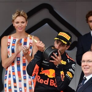 Andrea Casiraghi, la princesse Charlene de Monaco, le prince Albert II de Monaco, Pierre Casiraghi félicitent le trio de tête du 76e Gran Prix de Formule 1 de Monaco remporté par Daniel Ricciardo suivi de Sebastian Vettel et Lewis Hamilton, le 27 mai 2018. © Bruno Bebert/Bestimage