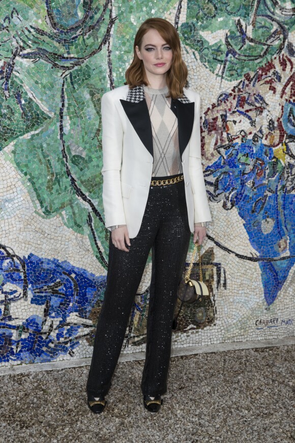 Emma Stone - Photocall du défilé de la collection croisière Louis Vuitton 2019 dans les jardins de la fondation d'art Maeght à Saint-Paul-De-Vence, France, le 28 mai 2018.