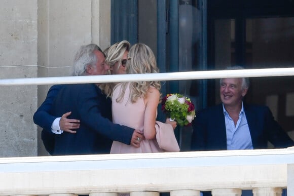 Exclusif - Didier Barbelivien, sa femme Laure, son fils David et sa femme Valentine - Mariage à la mairie de Puteaux de David Barbelivien et Valentine le 19 mai 2018