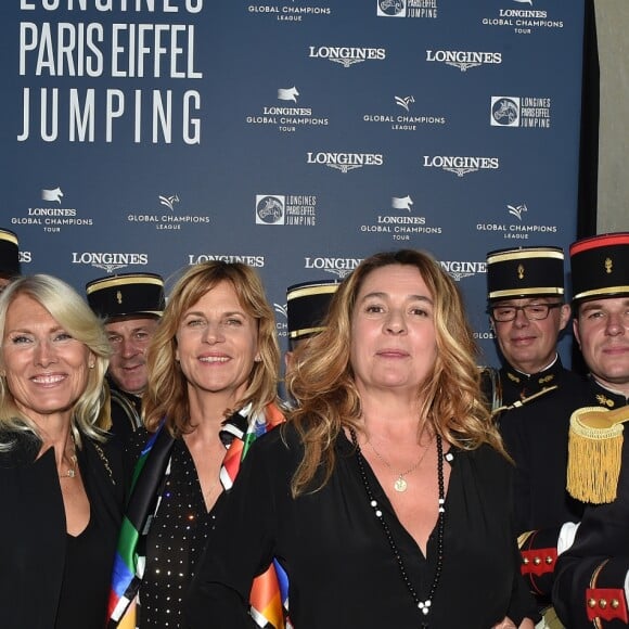 Semi-exclusif - Marie Sara, Virginie et Coco Coupérie-Eiffel - Conférence de presse du "Longines Paris Eiffel Jumping" (Etape du Longines Global Champions Tour 2018) au Café de l'Homme à Paris le 29 mai 2018. Les 5, 6 et 7 juillet, la 5ème édition du Longines Paris Eiffel Jumping va honorer le comédien Jean Rochefort, décédé en octobre, cavalier émérite et habitué de cette course. " Il avait eu l'idée de sonoriser les obstacles ", dit V. Coupérie-Eiffel, directrice de l'événement. Le Trophée Jean-Rochefort récompensera le couple homme-cheval. Le Longines Paris Eiffel Jumping choisit JC De Castelbajac pour l'affiche officielle de sa 5ème édition © Veeren/Bestimage Semi-exclusive -