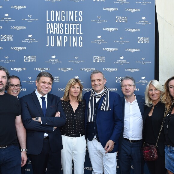 Semi-exclusif - Christophe Bonnat, guest, Juan-Carlos Capelli (Vice-président et Directeur Marketing International de Longines), Virginie Coupérie-Eiffel, Jean-Charles de Castelbajac, Thierry Rey, Marie Sara, Coco Coupérie-Eiffel, Frédéric Vardon - Conférence de presse du "Longines Paris Eiffel Jumping" (Etape du Longines Global Champions Tour 2018) au Café de l'Homme à Paris le 29 mai 2018. Les 5, 6 et 7 juillet, la 5ème édition du Longines Paris Eiffel Jumping va honorer le comédien Jean Rochefort, décédé en octobre, cavalier émérite et habitué de cette course. " Il avait eu l'idée de sonoriser les obstacles ", dit V. Coupérie-Eiffel, directrice de l'événement. Le Trophée Jean-Rochefort récompensera le couple homme-cheval. Le Longines Paris Eiffel Jumping choisit JC De Castelbajac pour l'affiche officielle de sa 5ème édition © Veeren/Bestimage Semi-exclusive -