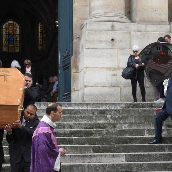 Sortie des obsèques de Pierre Bellemare à l'église Saint-Roch de Paris, France, le 31 mai 2018.