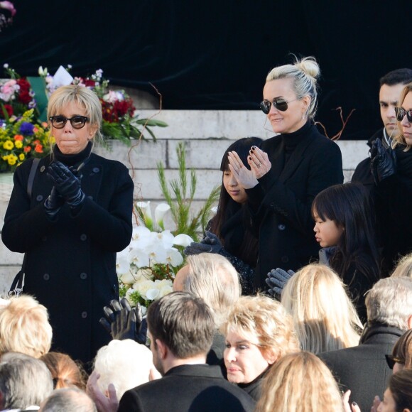 Brigitte Macron, David Hallyday, Laura Smet, Laeticia Hallyday, ses filles Jade et Joy devant l'église de la Madeleine pour les obsèques de Johnny Hallyday à Paris, France, le 9 décembre 2017. © Veeren/Bestimage