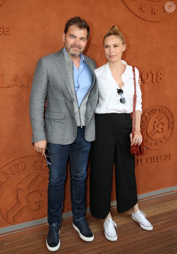 Clovis Cornillac et sa femme Lilou Fogli - People au village des Internationaux de France de Tennis de Roland Garros à Paris. Le 4 juin 2018. © Dominique Jacovides-Cyril Moreau / Bestimage