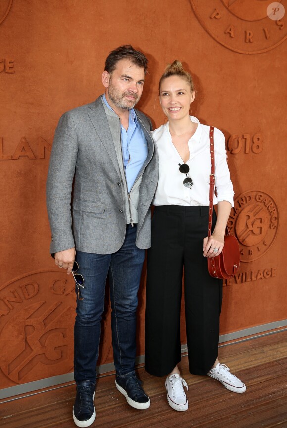 Clovis Cornillac et sa femme Lilou Fogli - People au village des Internationaux de France de Tennis de Roland Garros à Paris. Le 4 juin 2018. © Dominique Jacovides-Cyril Moreau / Bestimage