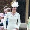 La duchesse Catherine de Cambridge (Kate Middleton) en Alexander McQueen au baptême de sa fille la princesse Charlotte de Cambridge le 5 juillet 2015 à Sandringham.