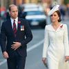 La duchesse Catherine de Cambridge (Kate Middleton) en Alexander McQueen aux commémorations du centenaire de la Bataille de Passchendaele à Ypres en Belgique le 30 juillet 2017. 