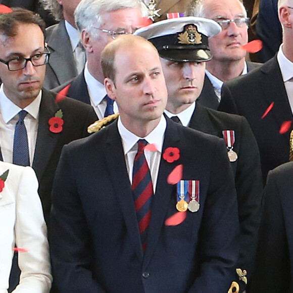 La duchesse Catherine de Cambridge (Kate Middleton) en Alexander McQueen aux commémorations du centenaire de la Bataille de Passchendaele à Ypres en Belgique le 30 juillet 2017. 