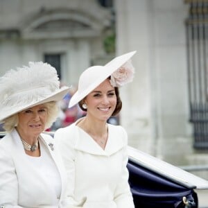 La duchesse Catherine de Cambridge (Kate Middleton) en Alexander McQueen lors de la parade Trooping the Colour le 11 juin 2016 à Londres.