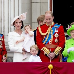 La duchesse Catherine de Cambridge (Kate Middleton) en Alexander McQueen lors de la parade Trooping the Colour le 11 juin 2016 à Londres.