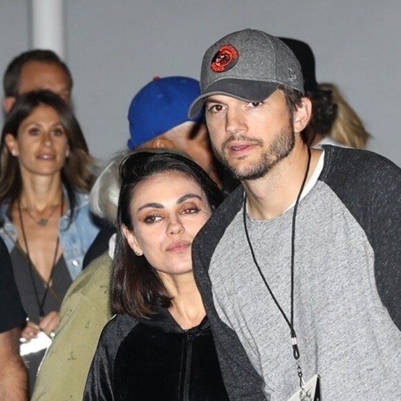 Mila Kunis et son mari Ashton Kutcher arrivent au concert de U2 au Forum à Inglewood, le 16 mai 2018