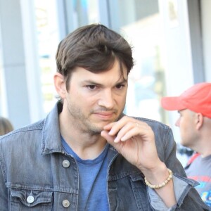 Ashton Kutcher - Z. Saldana reçoit son étoile sur le Walk Of Fame à Hollywood, le 3 mai 2018