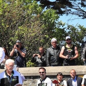 Le prince William, duc de Cambridge, sur les lieux du Tourist Trophy de l'île de Man lors de sa visite de l'île le 6 juin 2018. Fan de moto, il a joint l'utile et l'agréable.