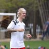 Justin Bieber joue au football a Playa Vista, le 12 mai 2018.