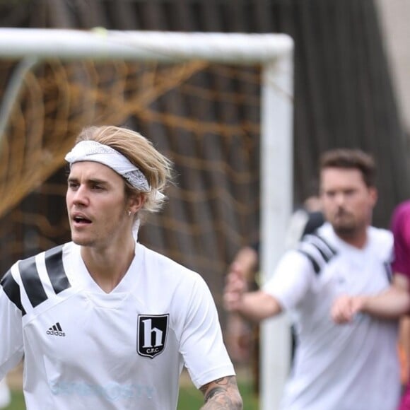 Justin Bieber joue au football a Playa Vista, le 12 mai 2018.