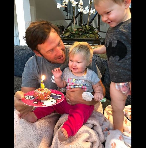 Bode Miller avec sa fille Emeline Grier Miller à l'occasion de son premier anniversaire. Instagram le 5 novembre 2017.