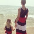 Elodie Gossuin et sa fille cadette, le 23 avril 2018 en Catalogne.